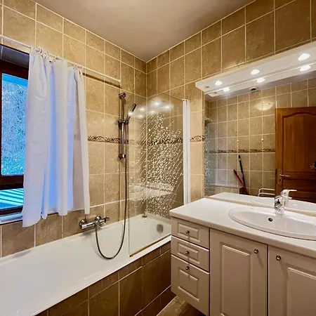 Апартаменты La Bourboule: T3 Confort, Parking, Wifi - Fr-1-608-14 *